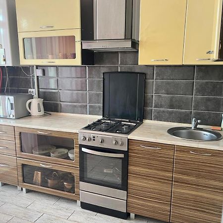 Home In Center With Jacuzzi Ivano-Frankivsk Exterior photo