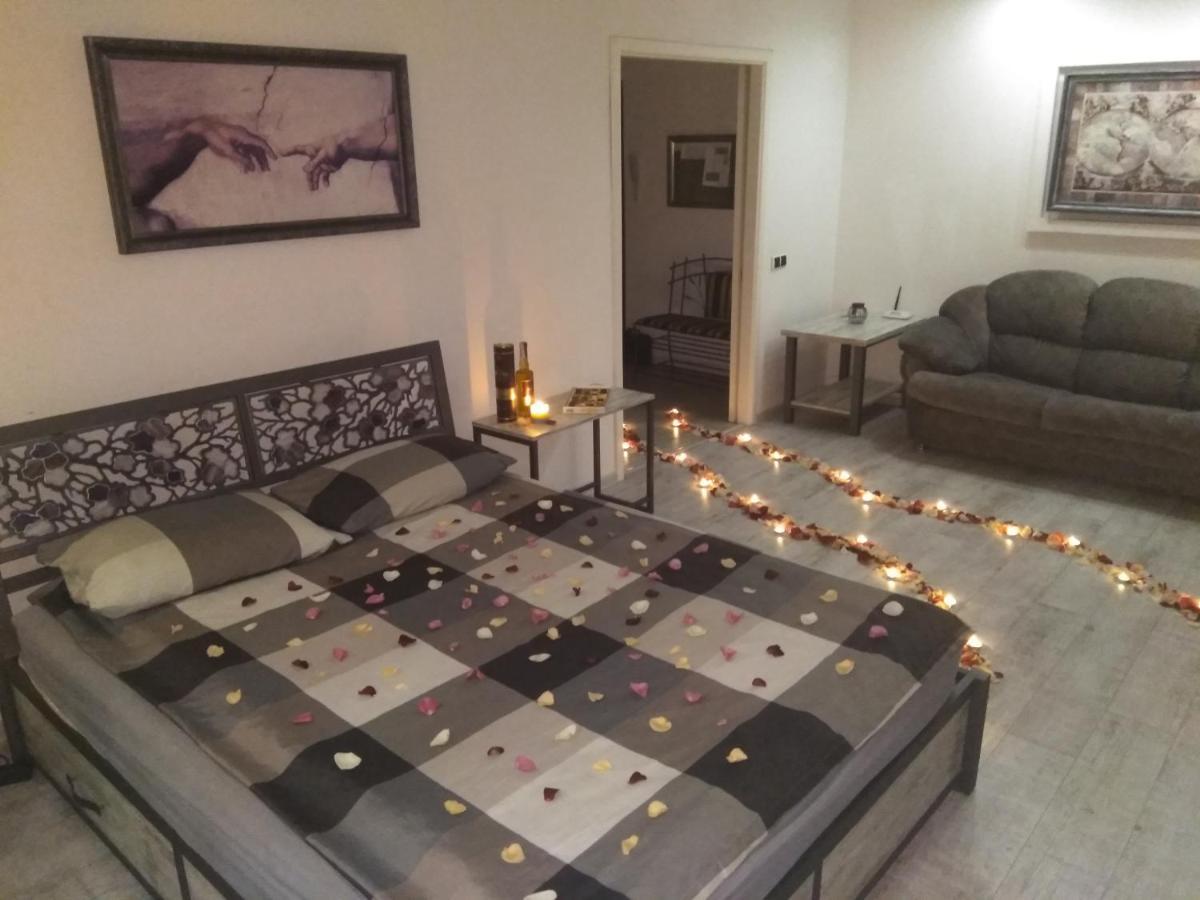 Home In Center With Jacuzzi Ivano-Frankivsk Exterior photo