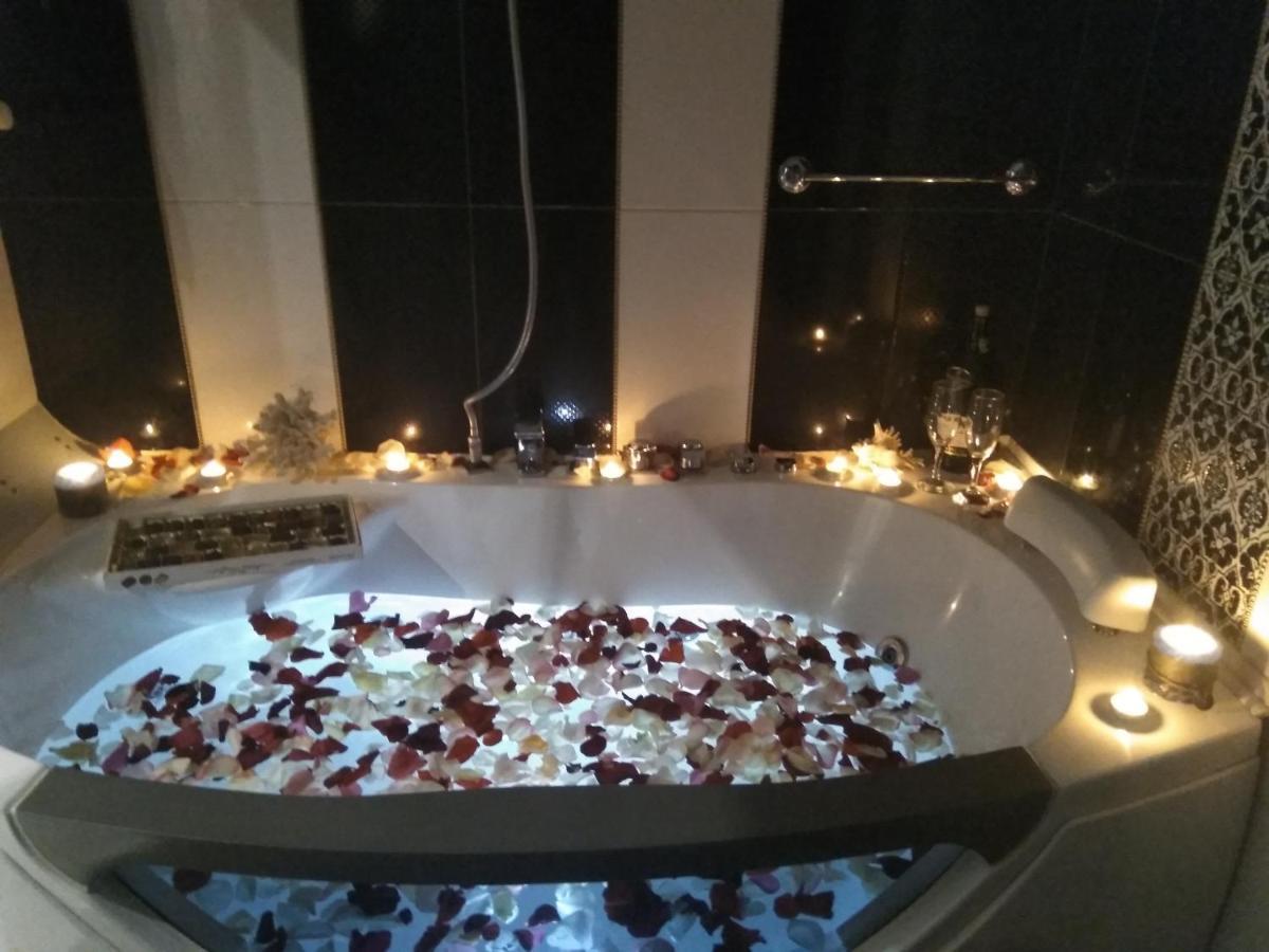 Home In Center With Jacuzzi Ivano-Frankivsk Exterior photo