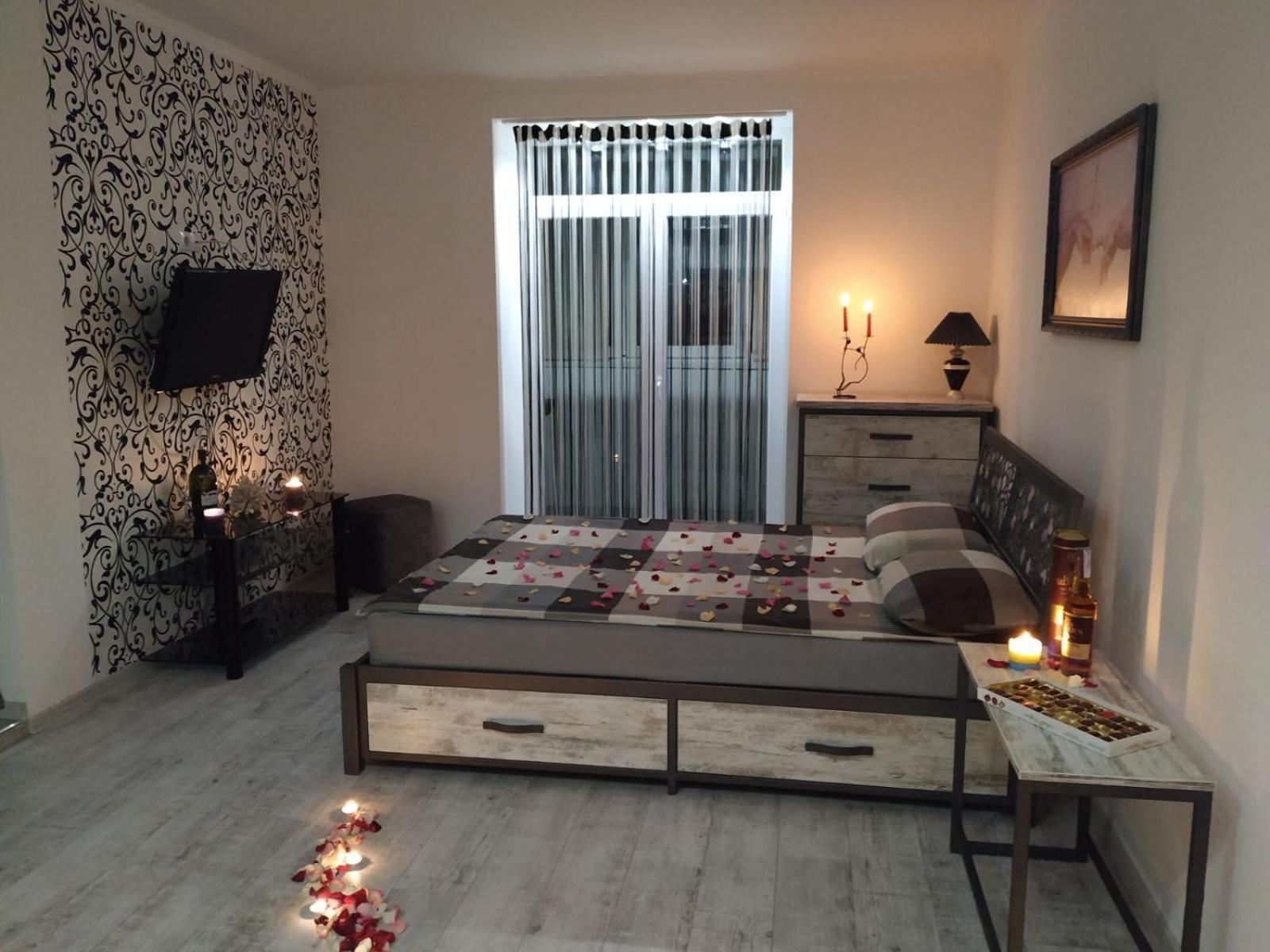 Home In Center With Jacuzzi Ivano-Frankivsk Exterior photo
