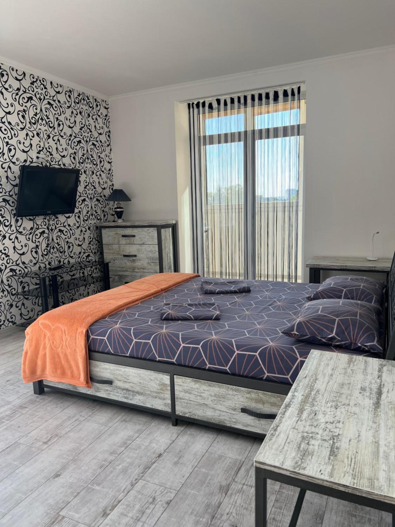 Home In Center With Jacuzzi Ivano-Frankivsk Exterior photo