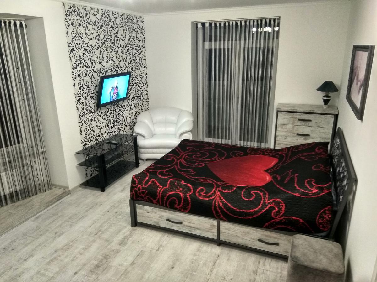 Home In Center With Jacuzzi Ivano-Frankivsk Exterior photo